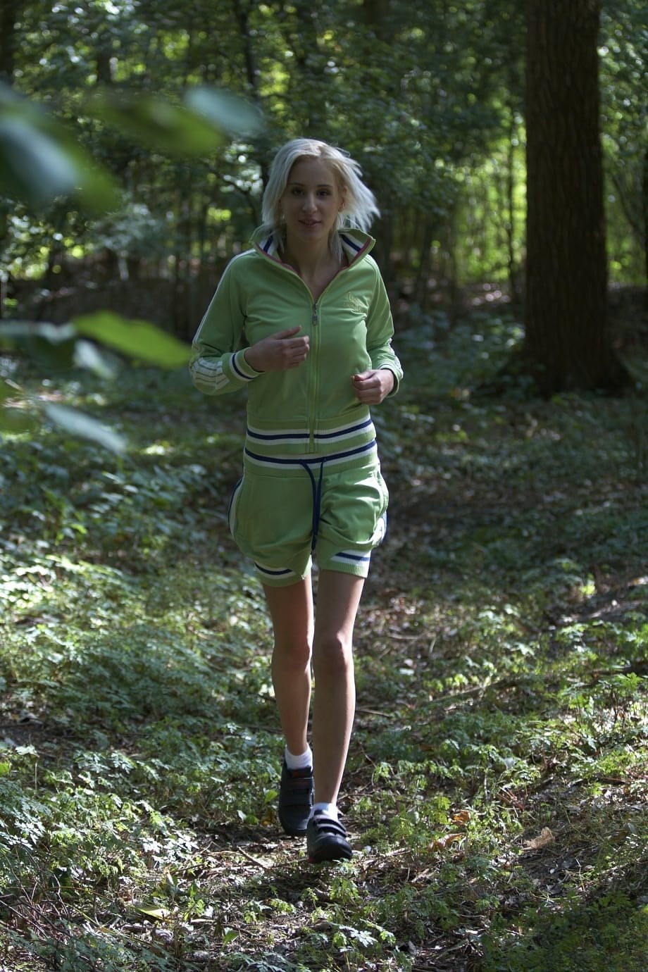 Morning jogging in the local park ends for Vera with old and young fucking