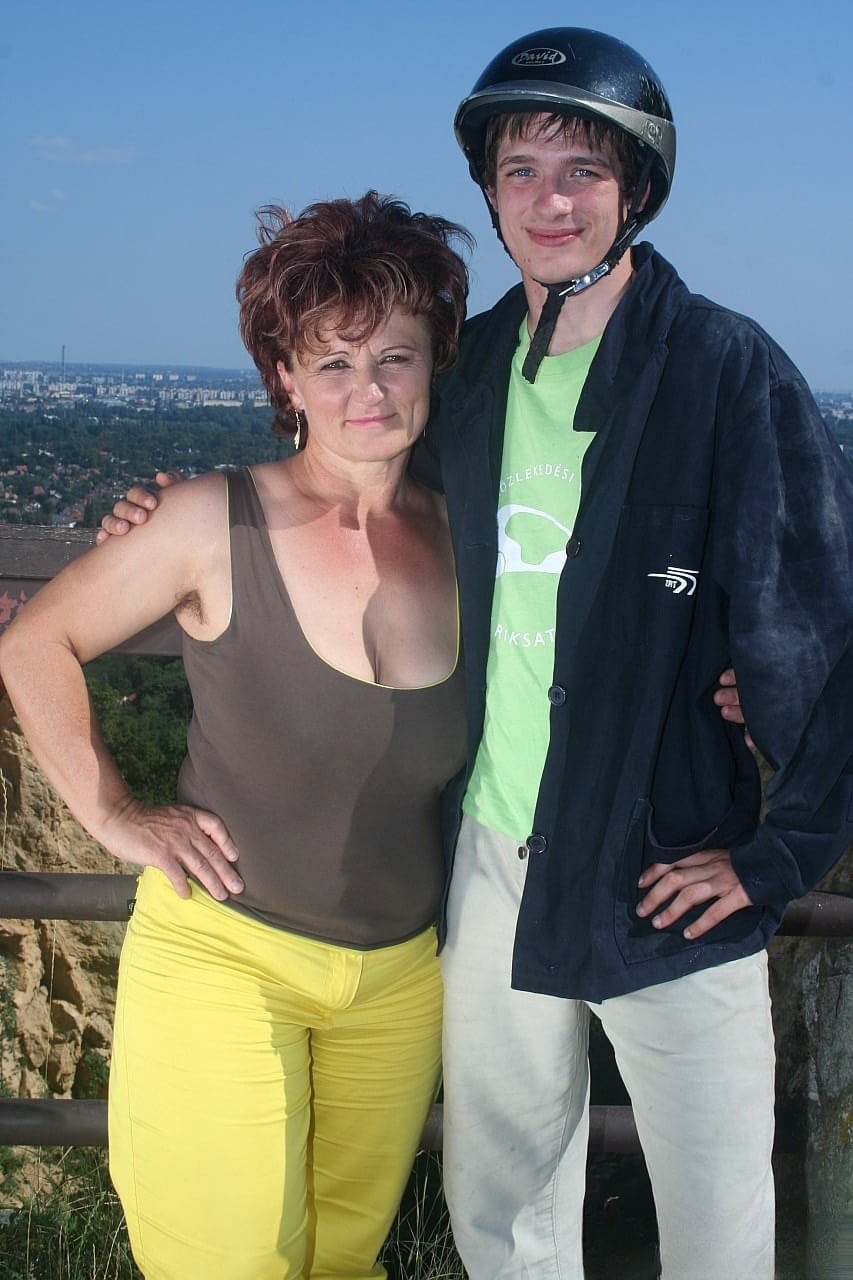 Granny with big tits Manyika gets fucked and jizzed by a young man outdoors