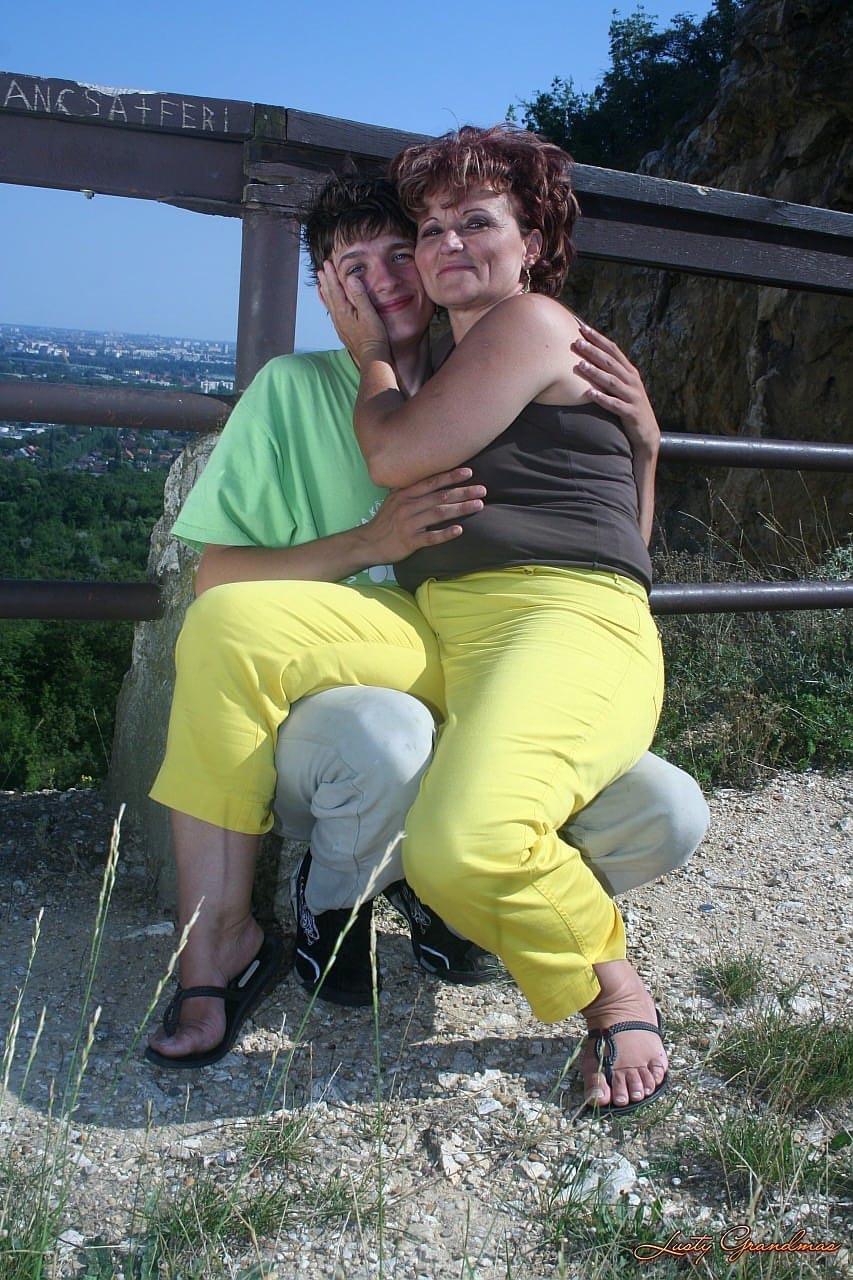 Granny with big tits Manyika gets fucked and jizzed by a young man outdoors