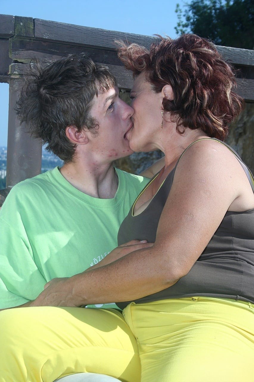 Granny with big tits Manyika gets fucked and jizzed by a young man outdoors