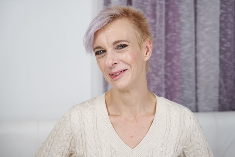 Skinny granny with natural tits Belinda Bee gets a rimming & deep pussy fuck