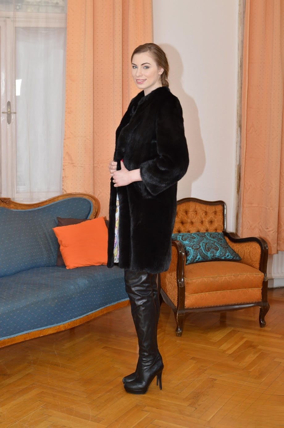 Russian Milena Devi drops tight jeans for couch masturbation in thigh boots