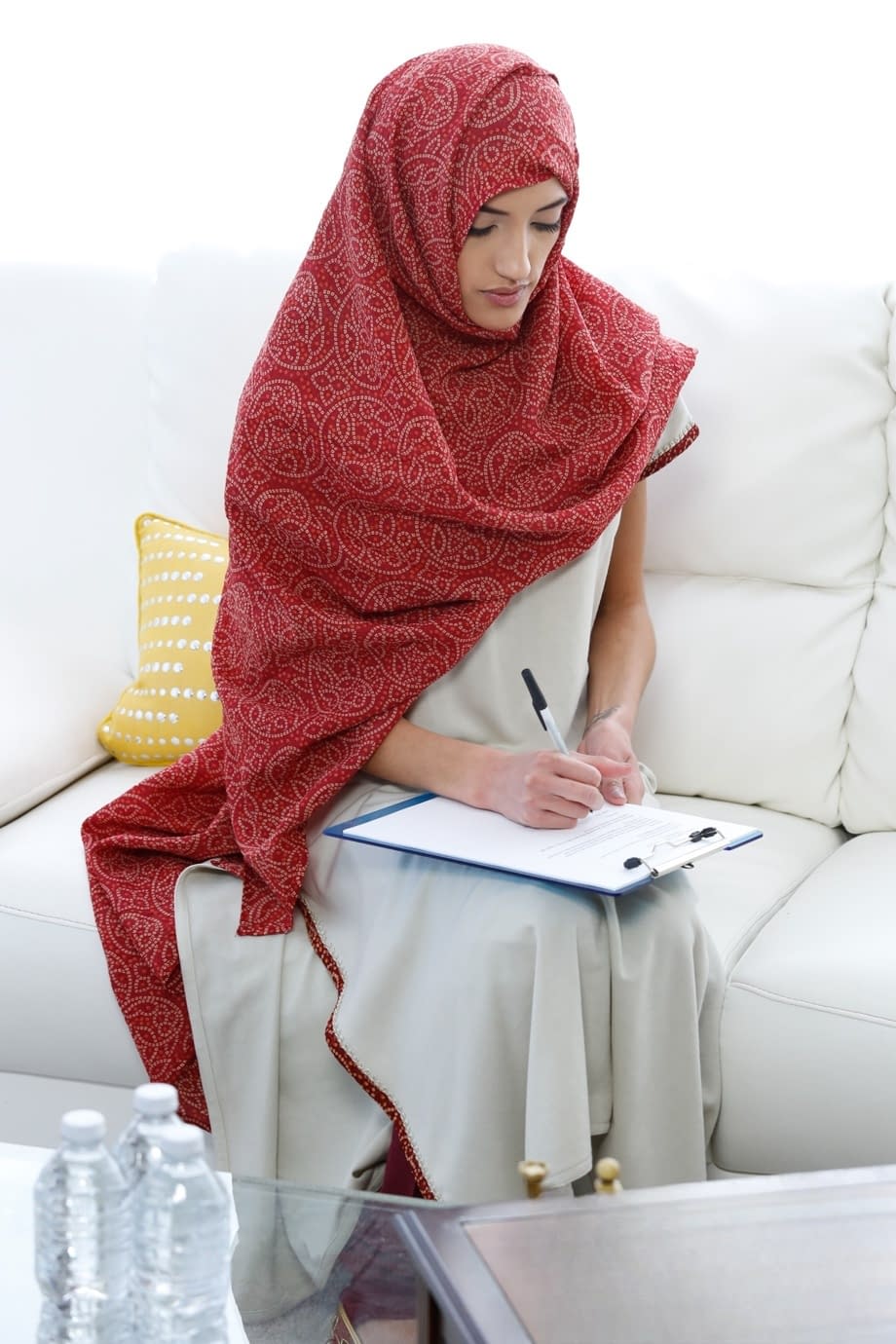 Hijab wearing babe and her dark haired friend getting horny with hot dude