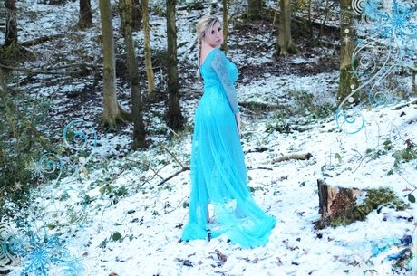 Yuffie Yulan cosplays Elsa from Frozen while displaying her big tits outdoors