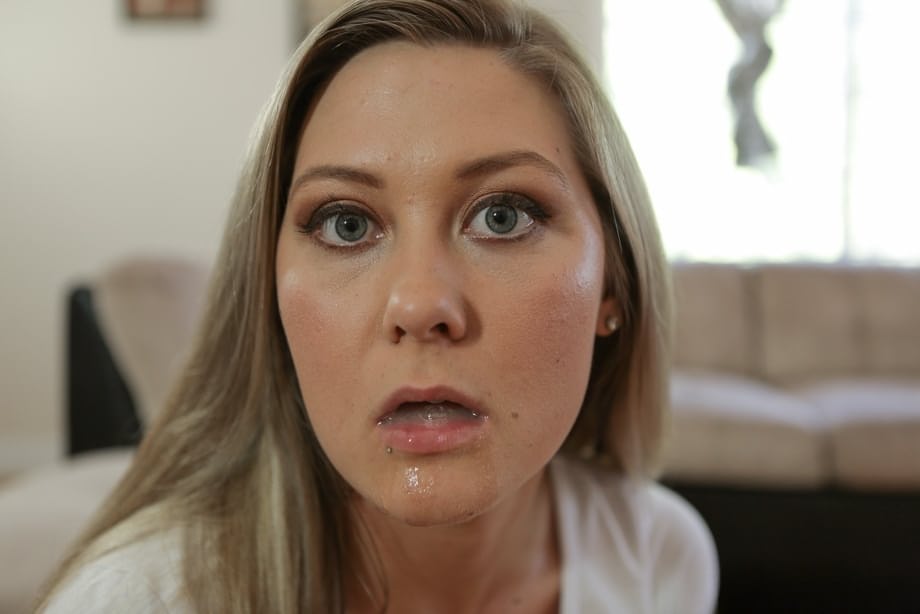 Chubby blonde Addison Lee unwraps her bubble butt for reverse cowgirl & blowjob