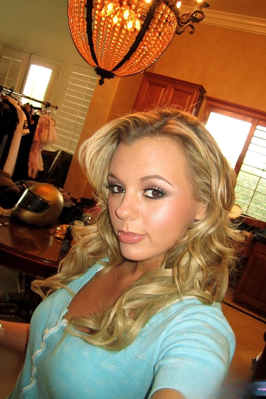 Porn pics give possibility to see spectacular Bree Olson behind the scenes