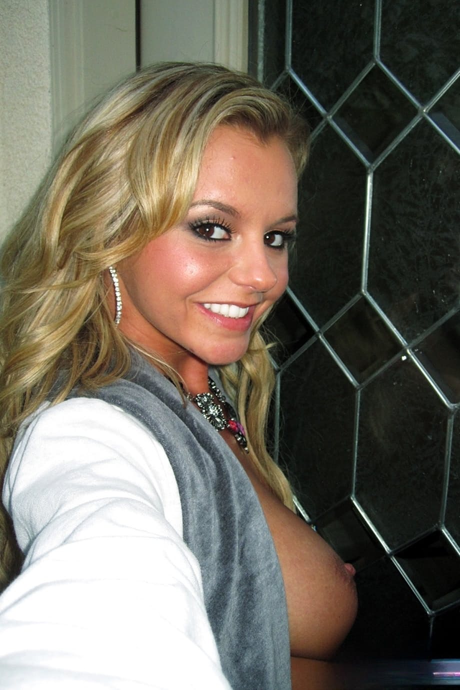 Porn pics give possibility to see spectacular Bree Olson behind the scenes