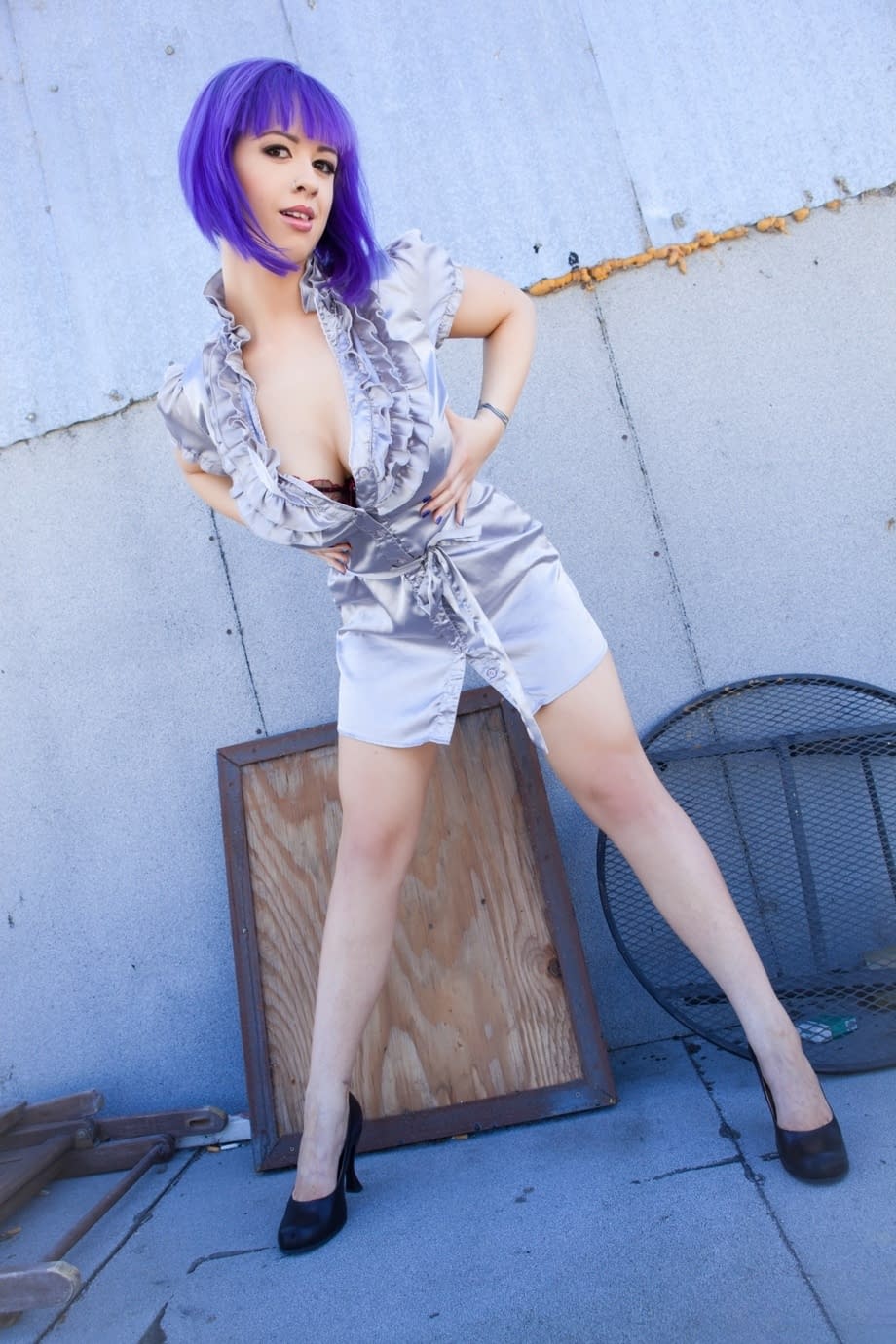 Purple headed Larkin Love displays huge tits & masturbates on the rooftop