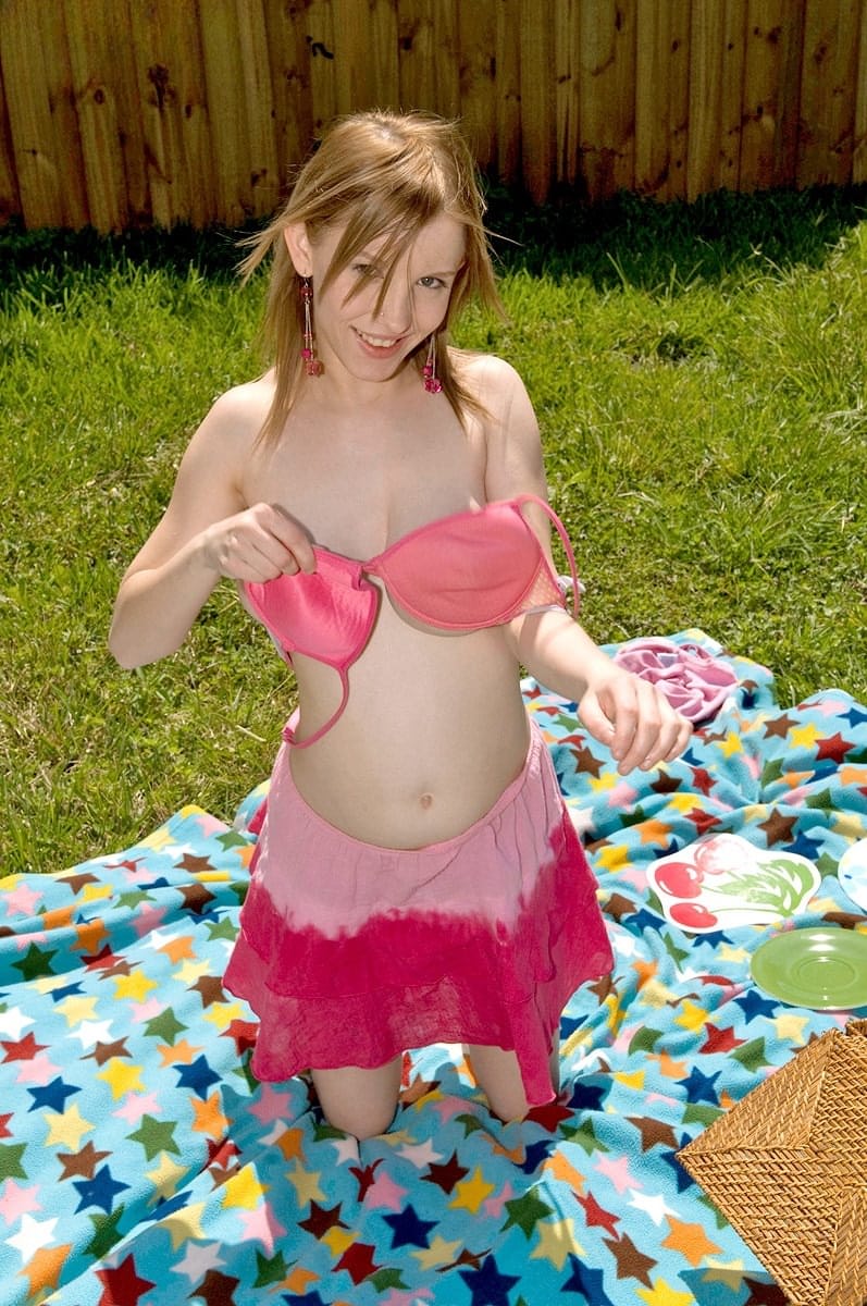 Horny couple spreads a blanket in the backyard for the fuck session