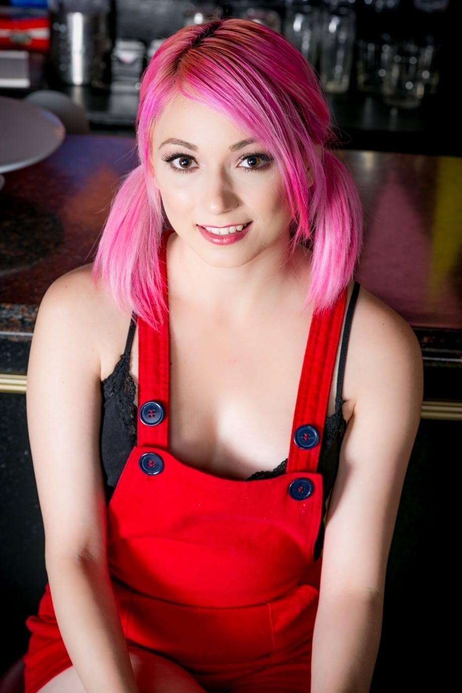 Petite white girl with pink hair pets her hairless pussy in the nude