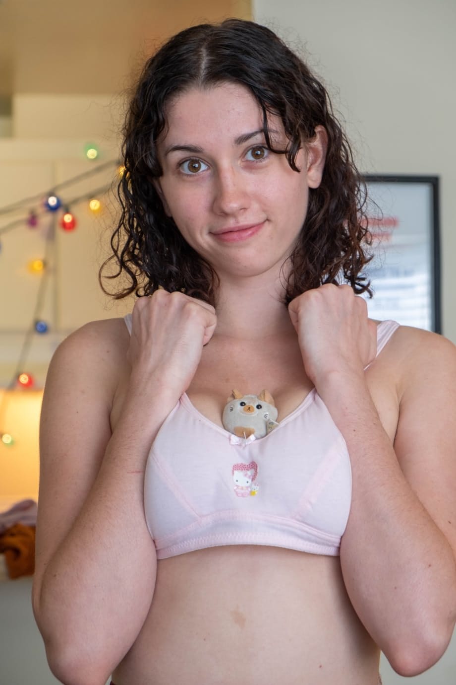 Amateur Mary J shows saggy tits & all natural hairy pussy while dildo toying
