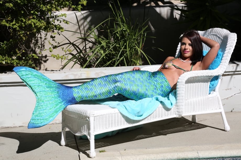 Mermaid Adriana Chechik vaunts bubble butt with huge insert & gets anal bang