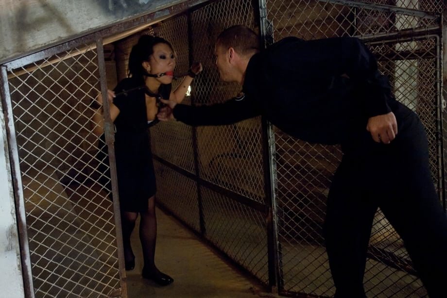 Asian masseuse Asa Akira got caught for dirty tricks, bound, and fucked hard