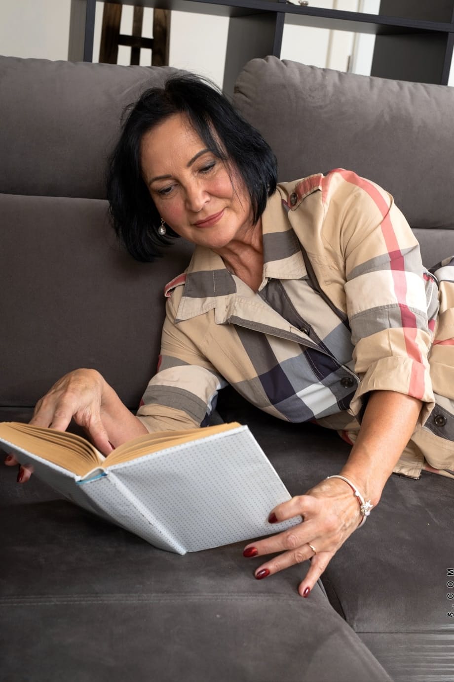 Black haired granny Olivia Westervelt playing with her shaved pussy