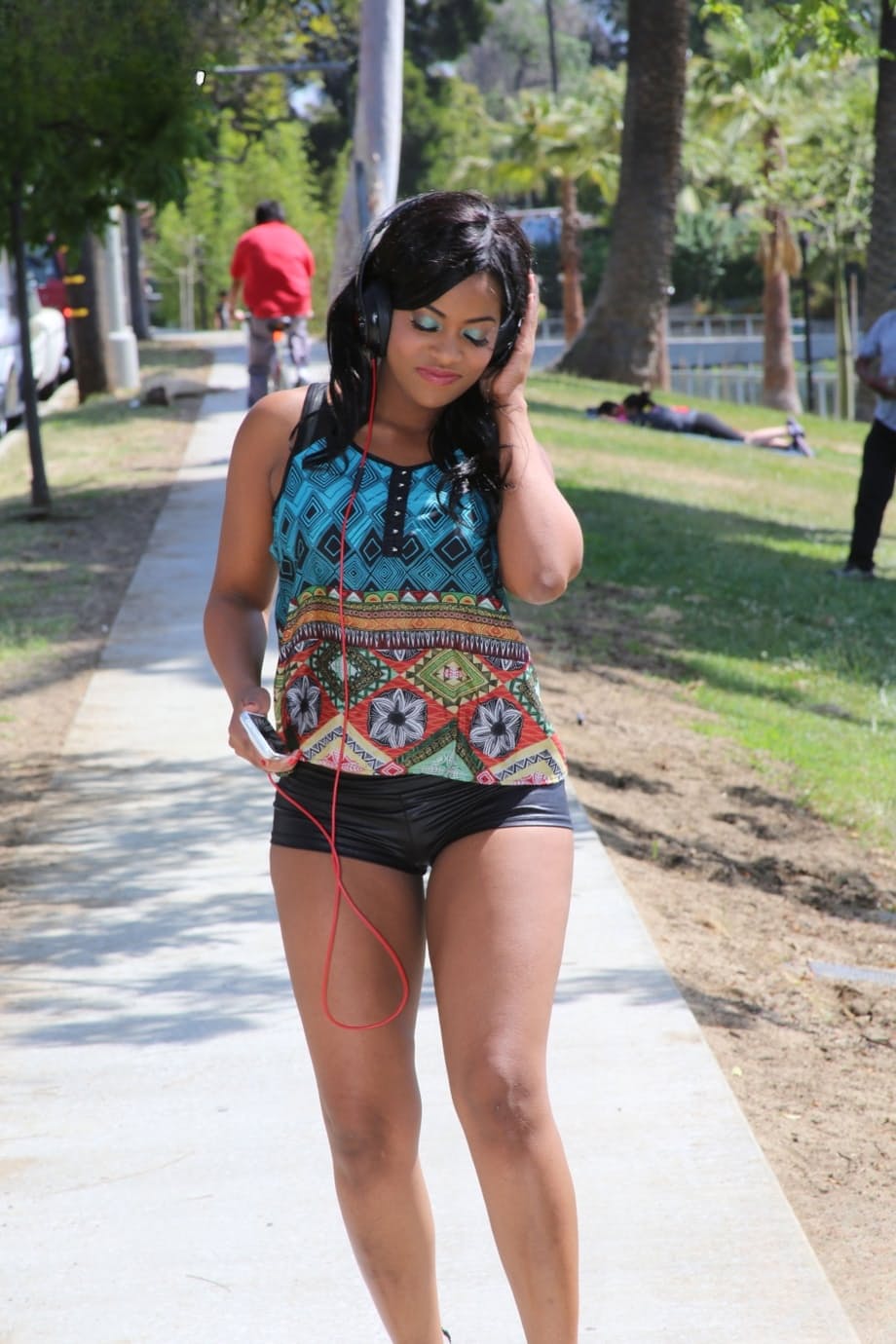 Hot black girl Monique Symone agrees to having sex with her male friends