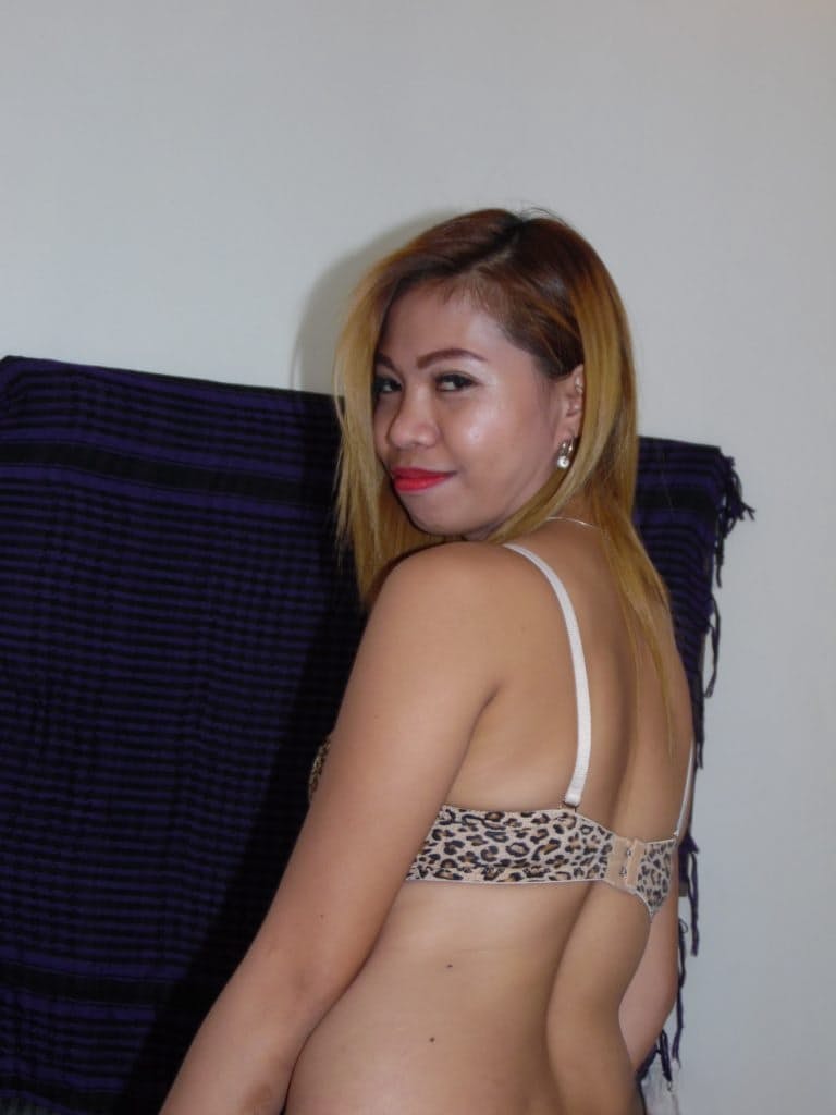 Another Filipina hooker Sarah sucks dick and opens cunt for tourist in hotel