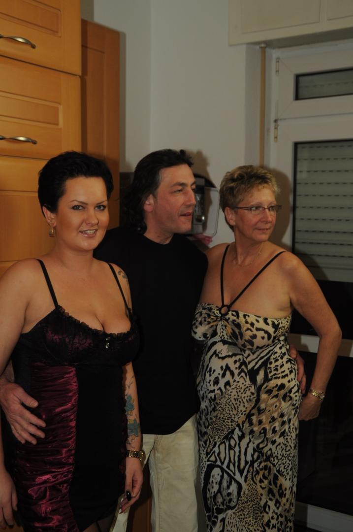 Mature German amateurs with natural big tits enjoy kitchen FFM threesome