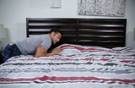 Skillful guy stretches curvy mistress Evie Olson with his wife being at home