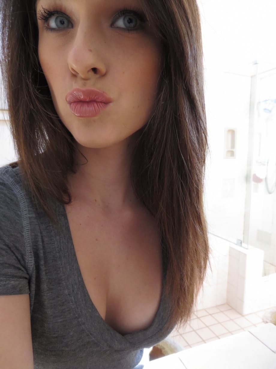 Lacey Channing flaunts her natural tits and gets naked and takes sexy selfies