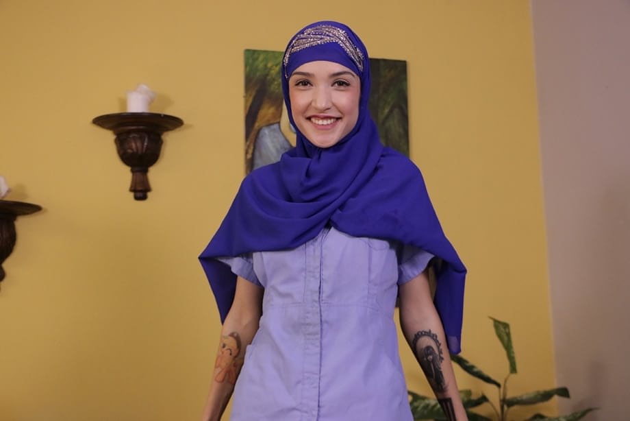 Arabian masseuse ties up a man and jerks off his surprised dick