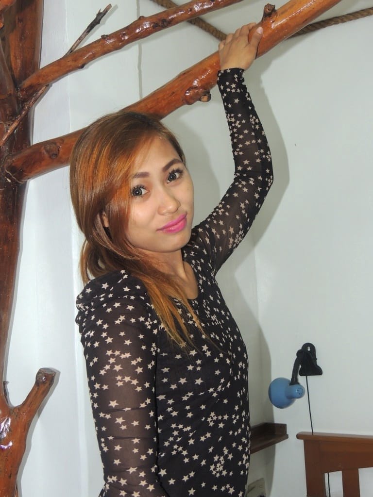 Modest Filipina hooker with innocent eyes banged in super-small shaved pussy