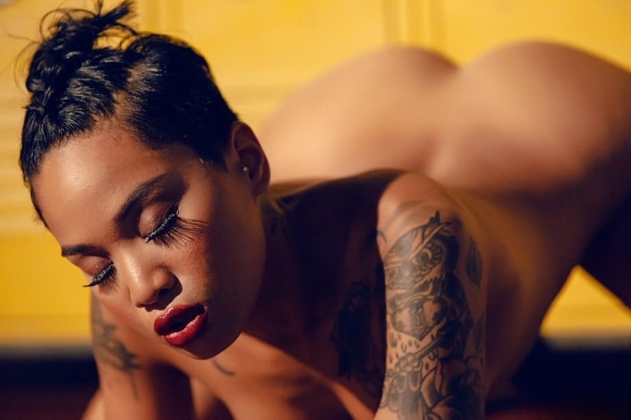 Breathtaking ebony Honey Gold strips for locker-room closeups of her fine muff