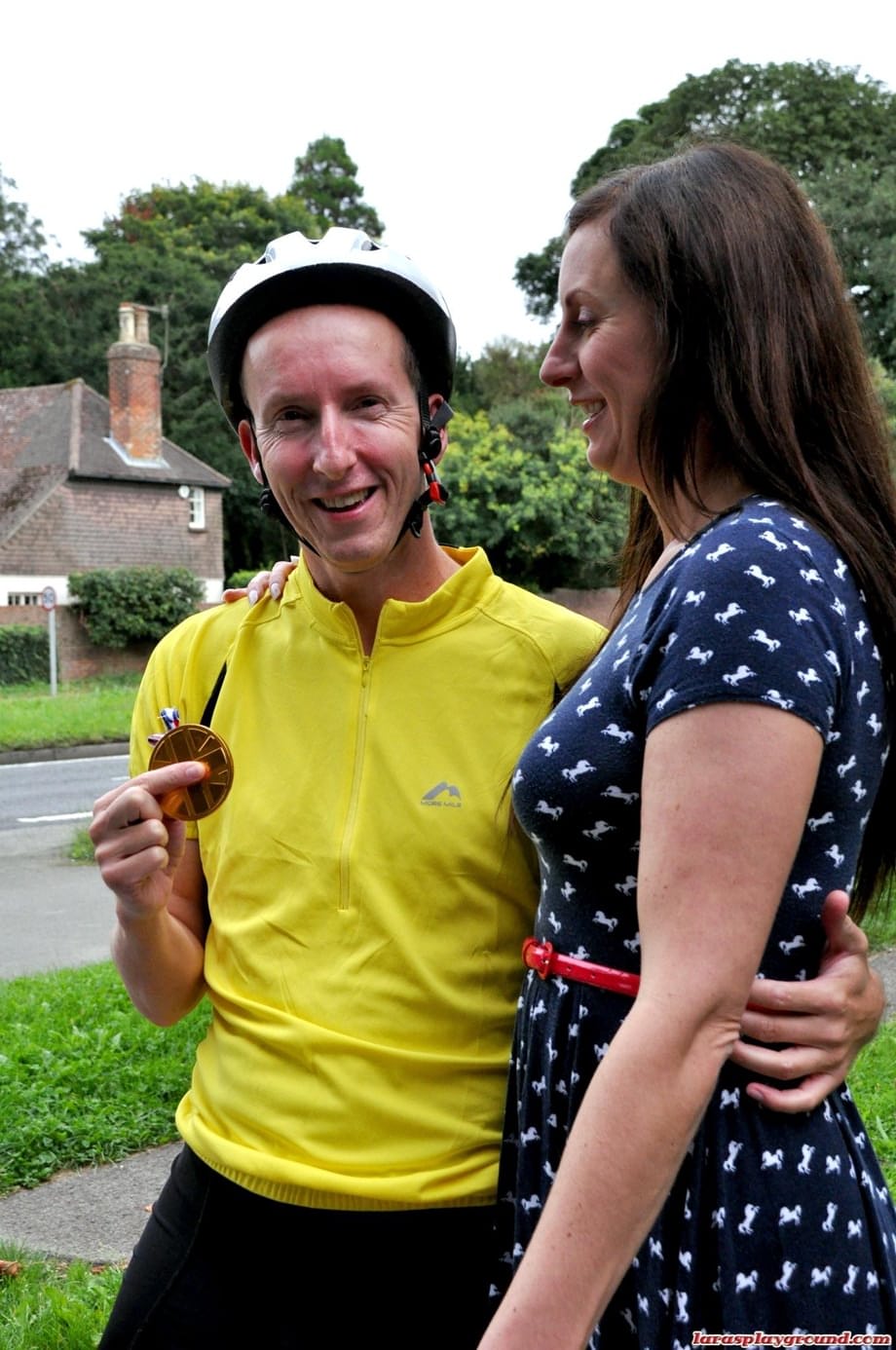 Naughty UK housewife invites a passing cyclist to stick his dick in her ass