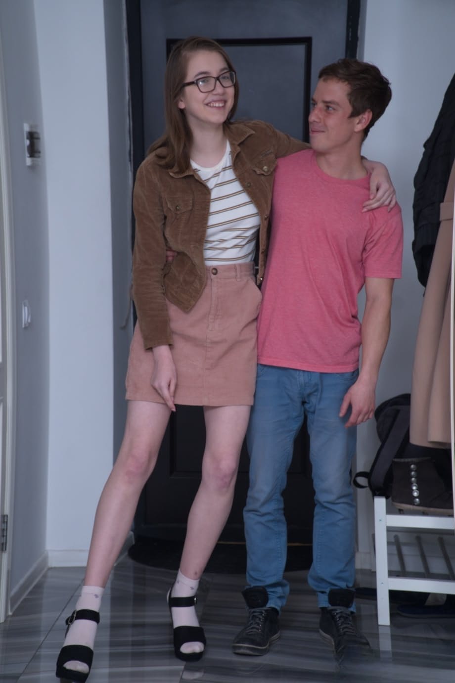 Amateur nerd Eliza Thorne loses her virginity with her short boyfriend