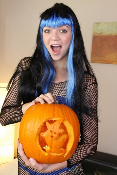 Naughty girl Jessie Andrews deepthroats a cock after pumpkin carving