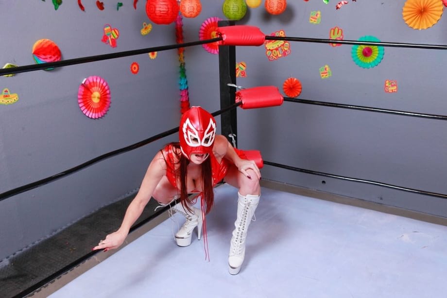 Sporty redhead milf Tiffany Mynx bangs a ref after the wrestling match