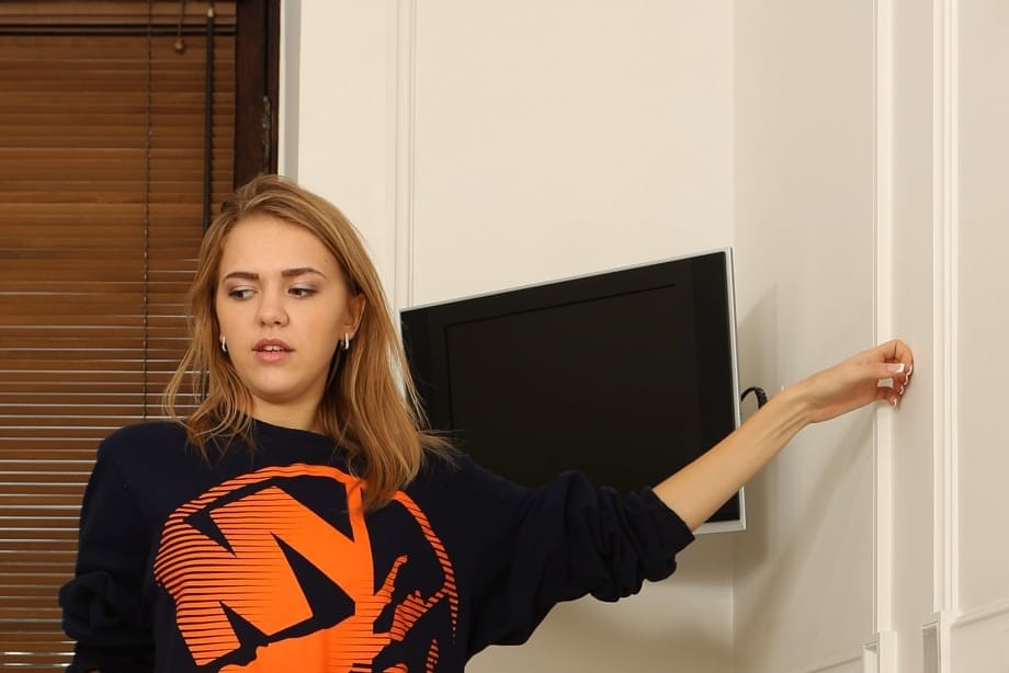 Adorable teen babe Haleen stripping off her clothes and posing butt naked