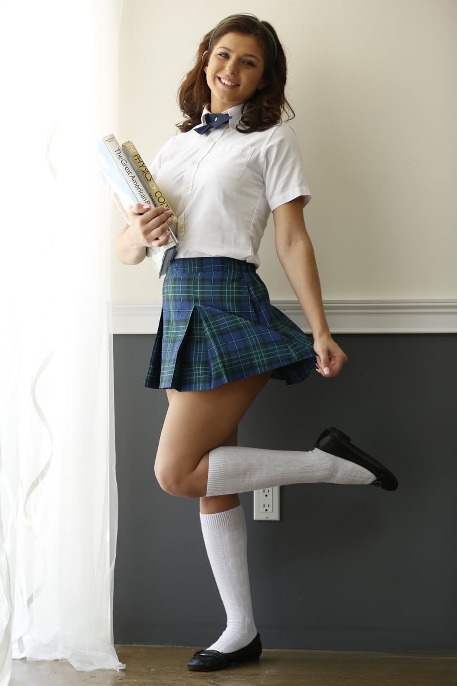 Busty schoolgirl Leah Gotti throats a huge dick & takes it in her hot pussy