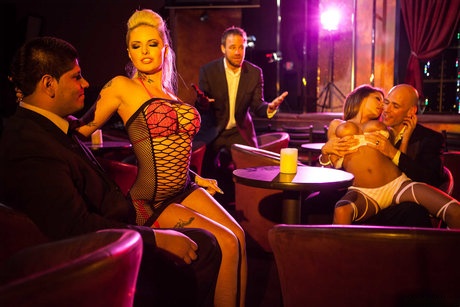 Busty strippers Madison Ivy & Christy Mack sharing a huge dick on the stage