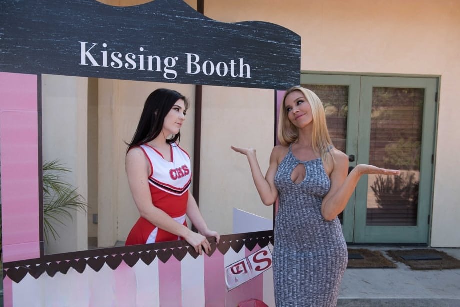 Astounding lady Sandy Fantasy invited horny cheerleader Jenna Reid at home