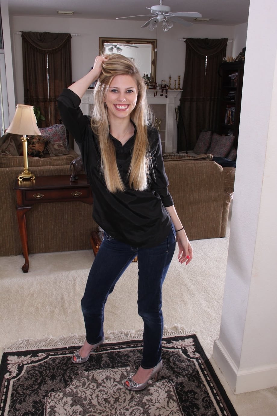 Beautiful blonde Kassie Kensington takes off her glasses and clothes on a rug