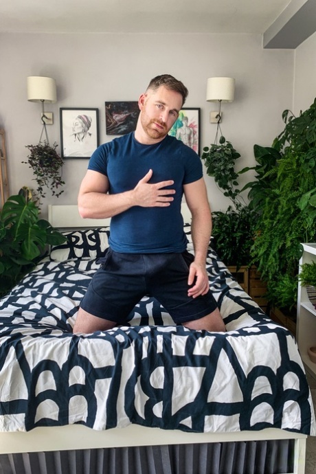 Gay men Austin Sugar and Jonas Jackson flex before bareback sex begins