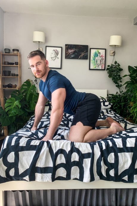 Gay men Austin Sugar and Jonas Jackson flex before bareback sex begins