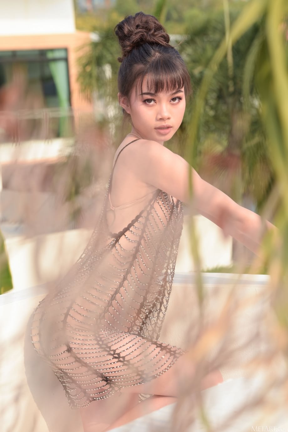 Asian beauty pools her smooth pussy after removing her swimsuit in the water