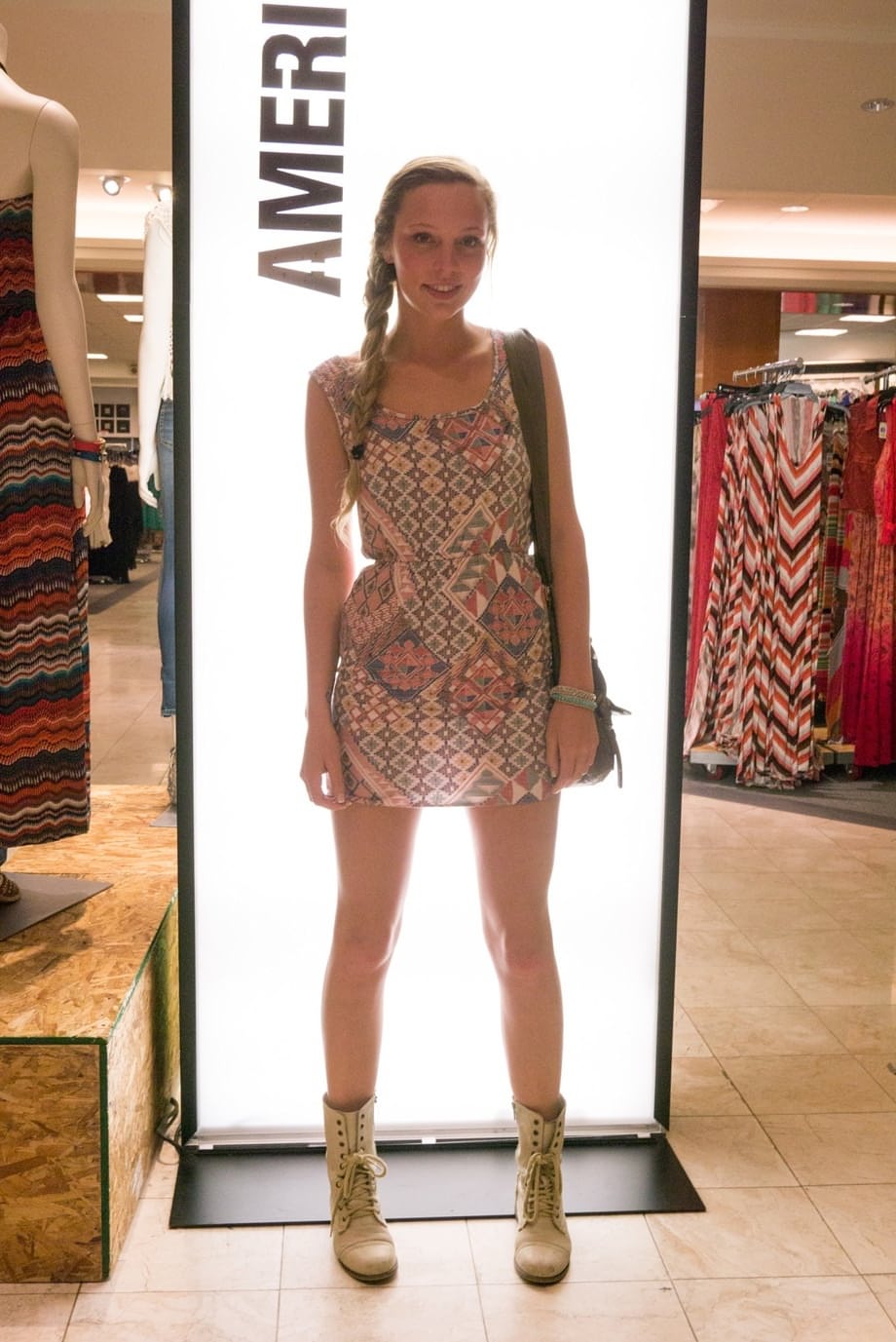 Hot girlfriend Marley Kunis flashing her blue panties in public