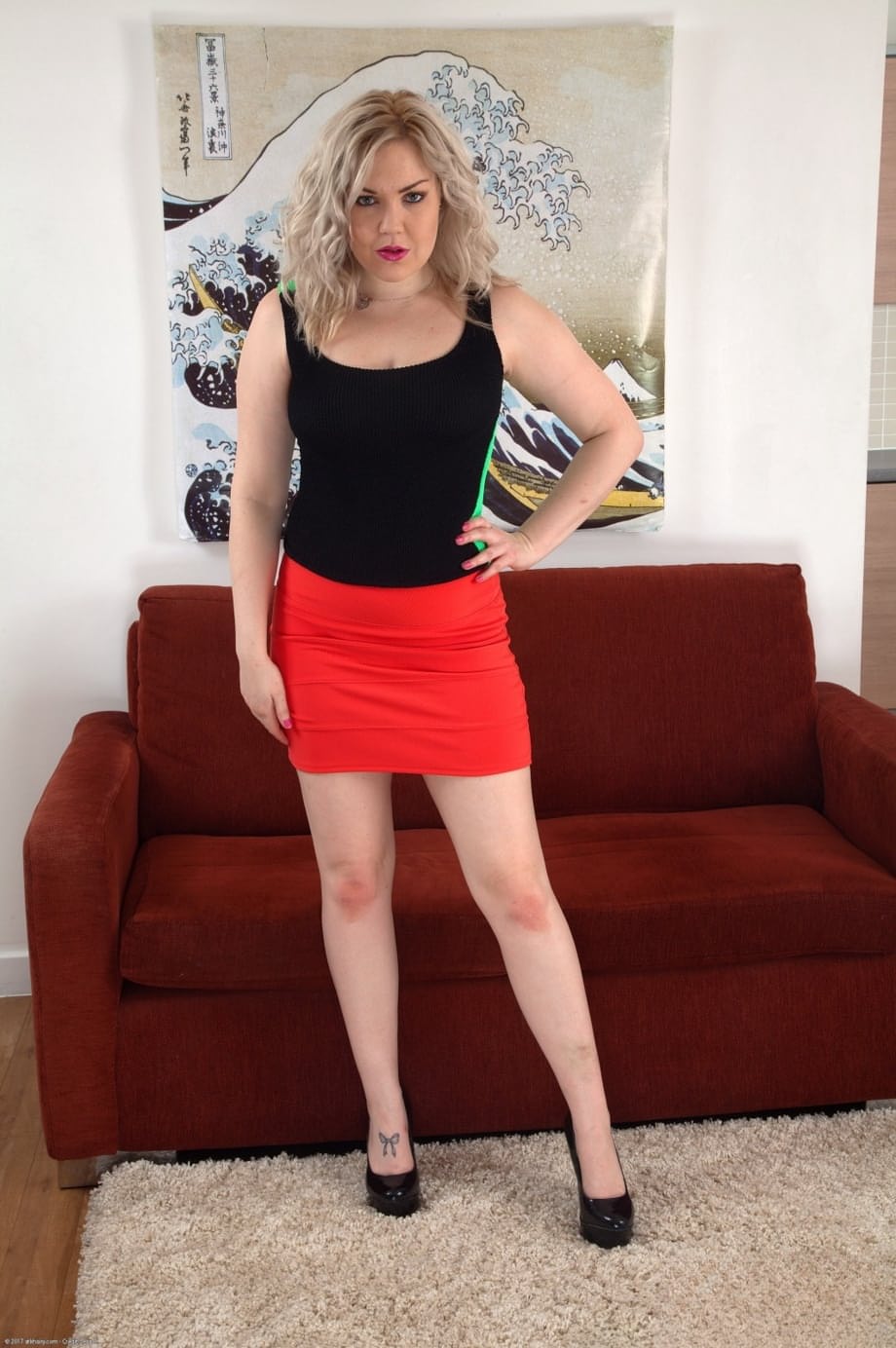 Petite platinum blonde Daisy Woods disrobes before accentuating her bush