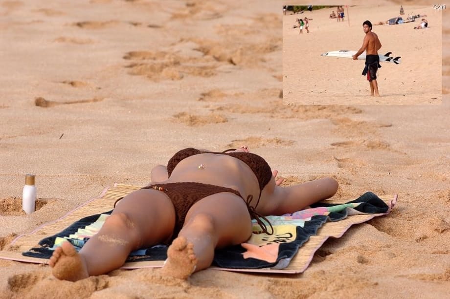 Sexy bikini model Carli removes her top & shows her natural boobs at the beach
