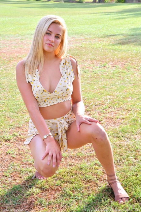 Delightful teen Sophia reveals her tiny tits and poses in public