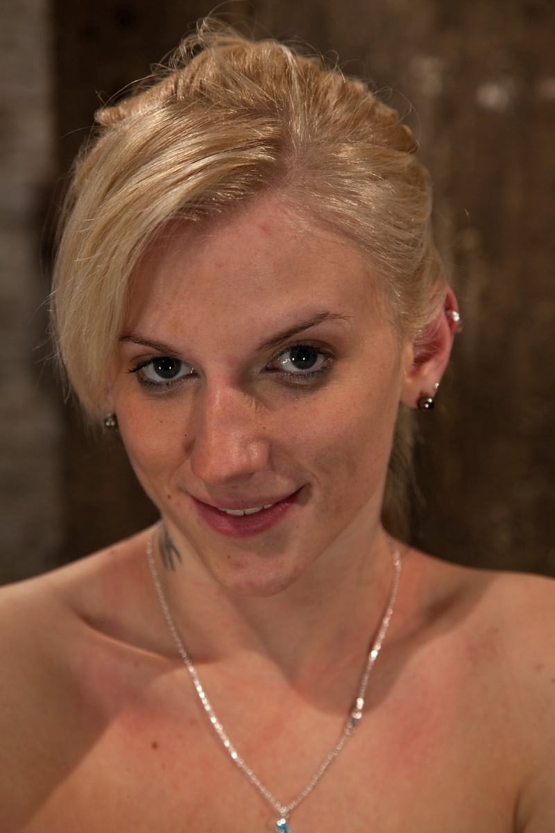 Big titted Haley Cummings gets tied up before eating Isis Love's pussy
