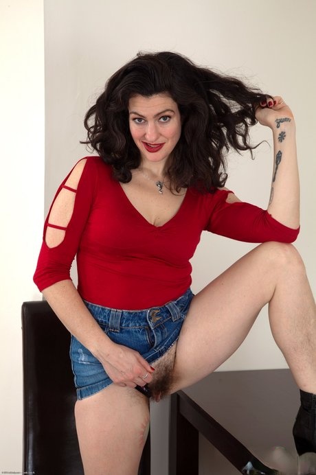 Pretty brunette Sadie Lune puts her trimmed bush on display upon a table