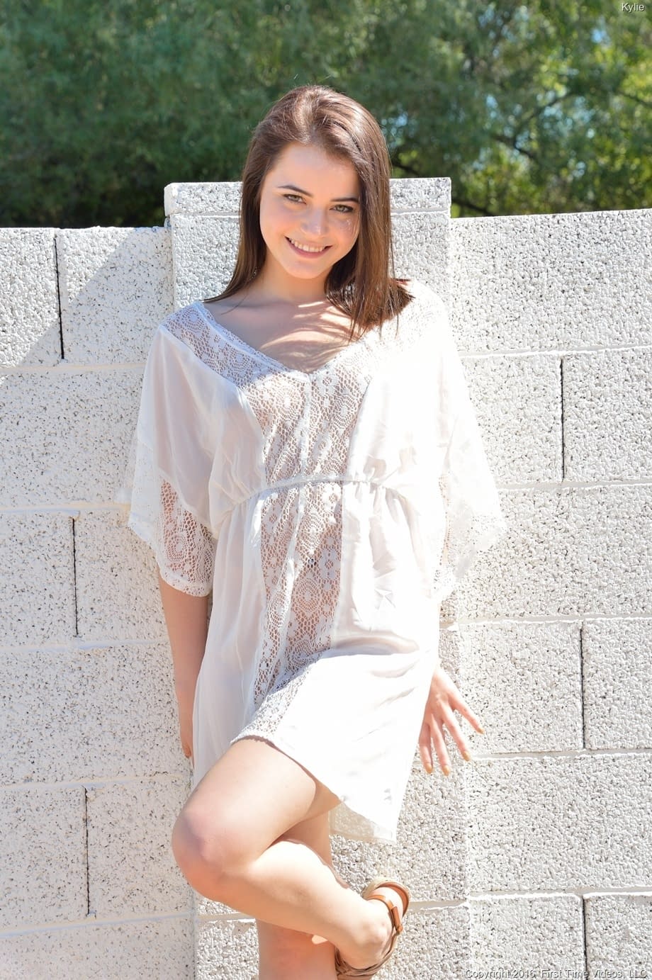 Cute brunette Kylie doffs her white outfit and reveals her fantastic body