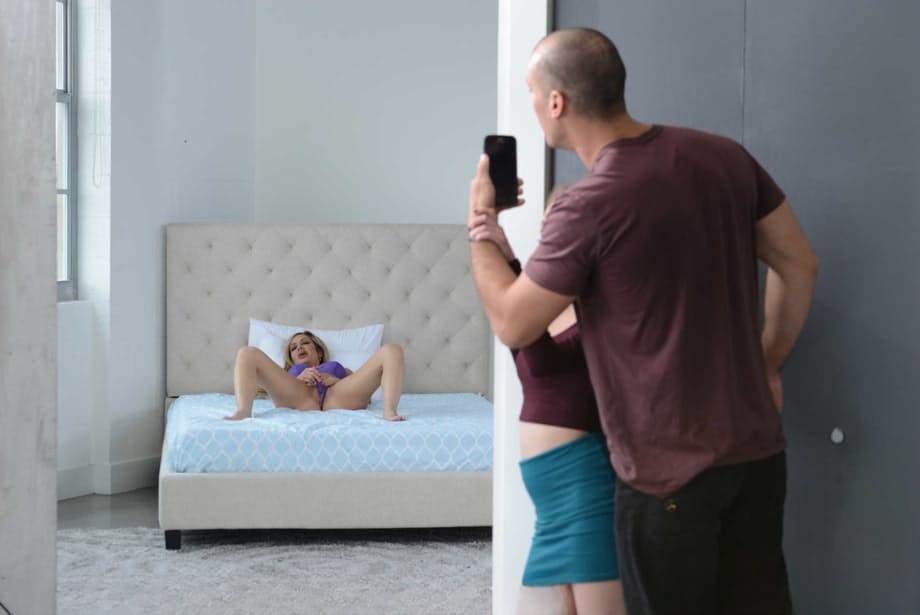 Sweet teen Angel Smalls and blonde MILF Nina Dolci get banged together
