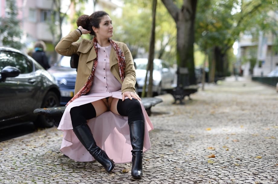 Cute amateur mom Lili flashes her muff as she poses pantyless in public