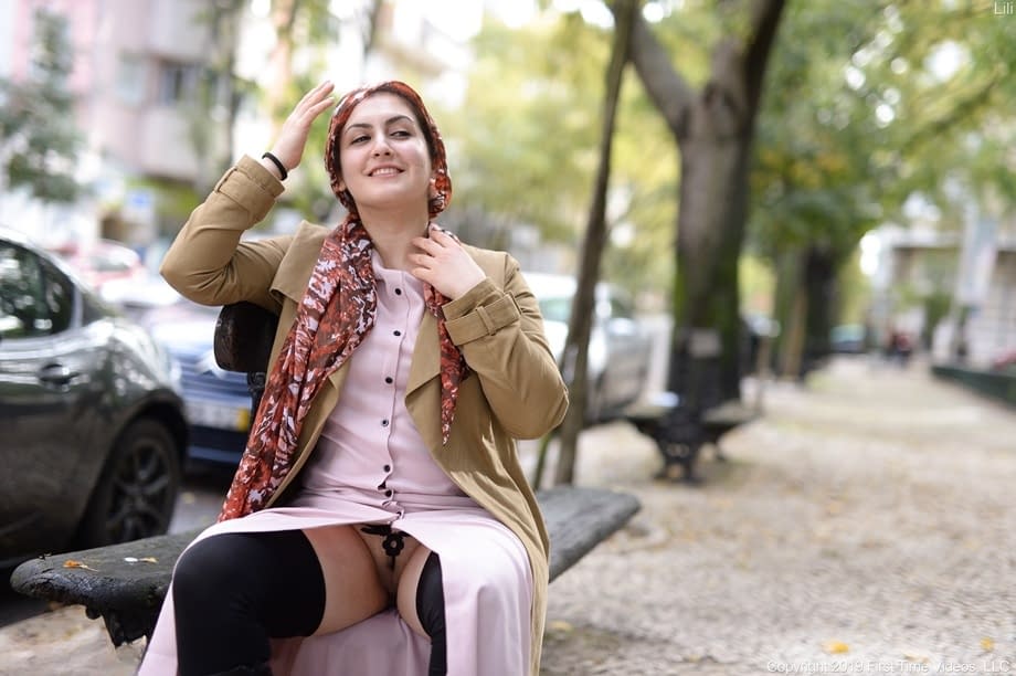Cute amateur mom Lili flashes her muff as she poses pantyless in public