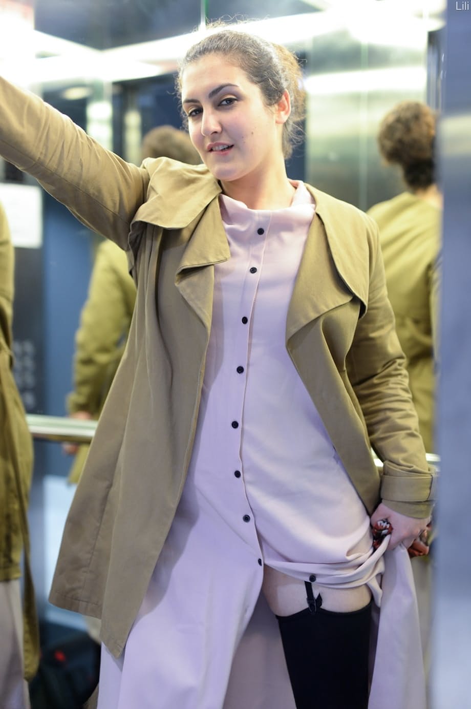 Cute amateur mom Lili flashes her muff as she poses pantyless in public