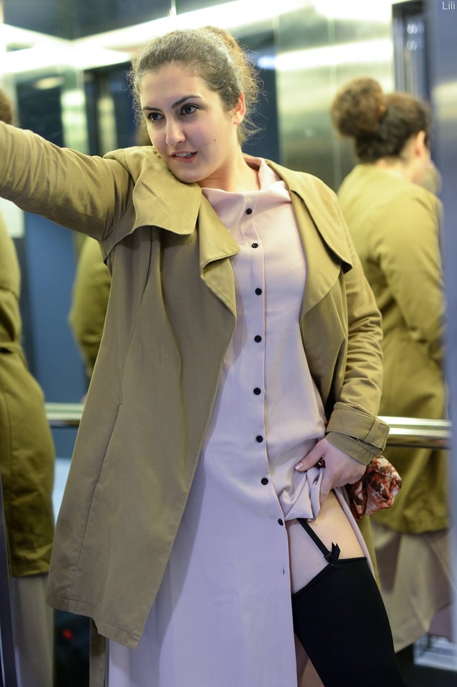 Cute amateur mom Lili flashes her muff as she poses pantyless in public